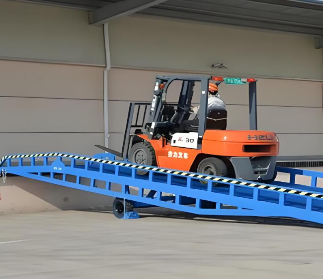 中平镇移动式卸货平台（叉车用）